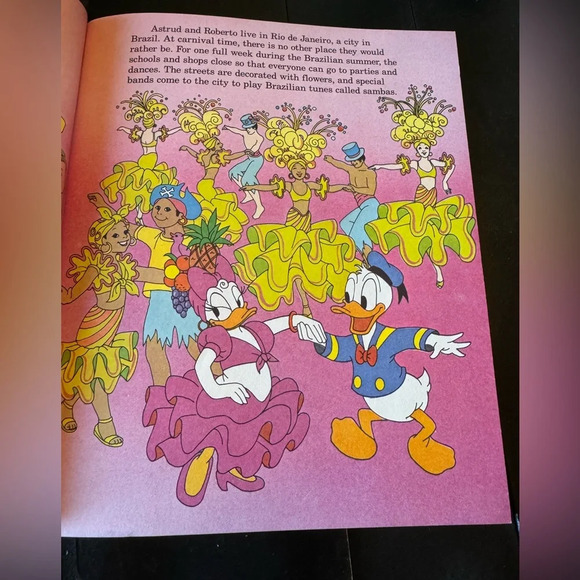 DISNEY Vintage 1986 Holidays Around the World Paperback Children’s Book - Picture 8 of 16